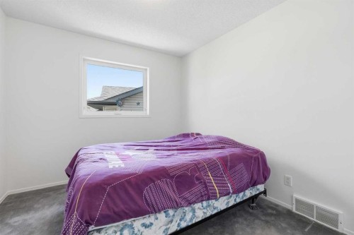 142 Elizabeth Way Se, Airdrie, AB - Indoor Photo Showing Bedroom