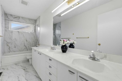 142 Elizabeth Way Se, Airdrie, AB - Indoor Photo Showing Bathroom