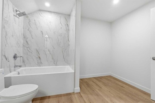 142 Elizabeth Way Se, Airdrie, AB - Indoor Photo Showing Bathroom