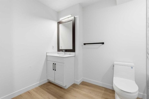 142 Elizabeth Way Se, Airdrie, AB - Indoor Photo Showing Bathroom