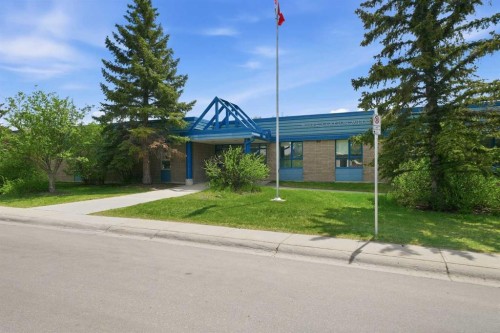142 Elizabeth Way Se, Airdrie, AB - Outdoor
