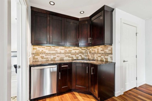 2136 26 Avenue Sw, Calgary, AB - Indoor
