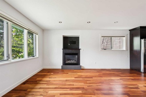2136 26 Avenue Sw, Calgary, AB - Indoor With Fireplace