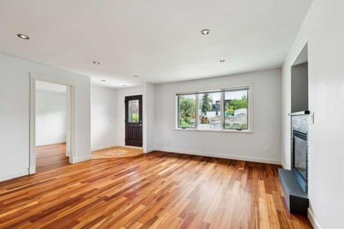 2136 26 Avenue Sw, Calgary, AB - Indoor With Fireplace