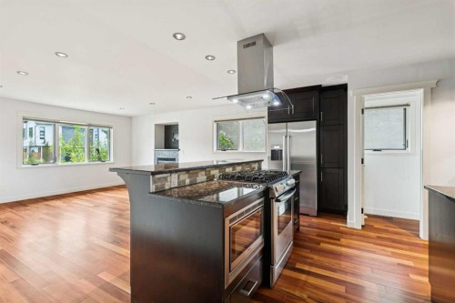2136 26 Avenue Sw, Calgary, AB - Indoor Photo Showing Kitchen With Upgraded Kitchen
