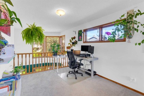 25 Deerfield Manor Se, Calgary, AB - Indoor Photo Showing Office