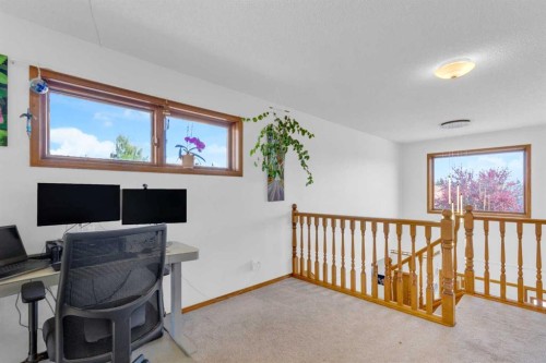 25 Deerfield Manor Se, Calgary, AB - Indoor Photo Showing Office
