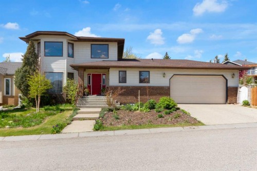 25 Deerfield Manor Se, Calgary, AB - Outdoor With Facade