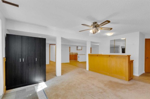 25 Deerfield Manor Se, Calgary, AB - Indoor