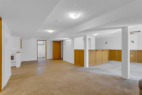 25 Deerfield Manor Se, Calgary, AB - Indoor