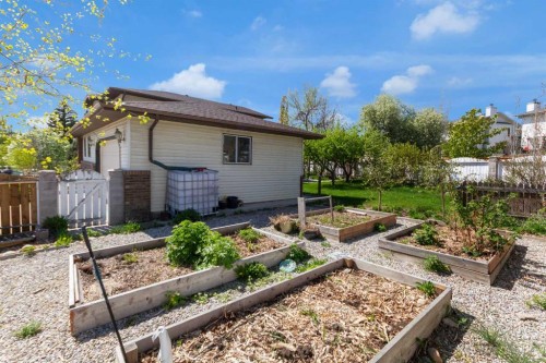 25 Deerfield Manor Se, Calgary, AB - Outdoor