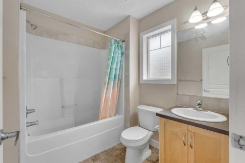 9 Cimarron Vista Gardens, Okotoks, AB - Indoor Photo Showing Bathroom