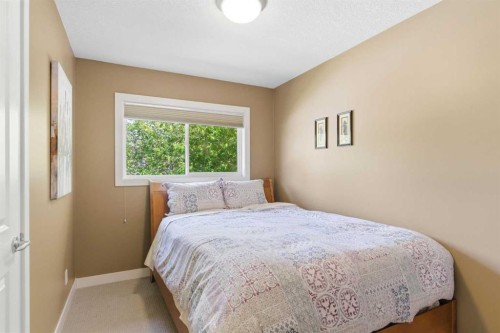 351 Queen Charlotte Road Se, Calgary, AB - Indoor Photo Showing Bedroom