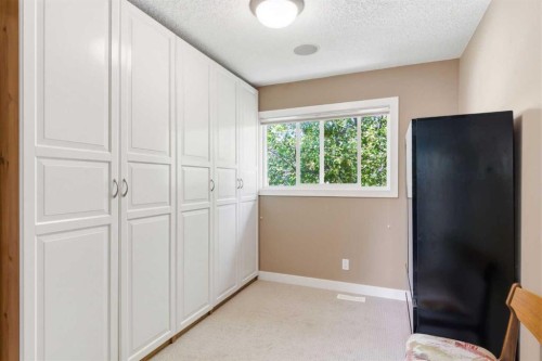 351 Queen Charlotte Road Se, Calgary, AB - Indoor Photo Showing Other Room