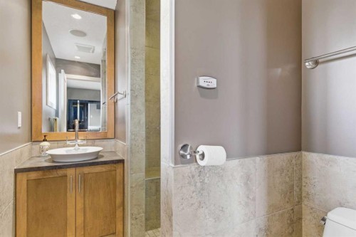 351 Queen Charlotte Road Se, Calgary, AB - Indoor Photo Showing Bathroom