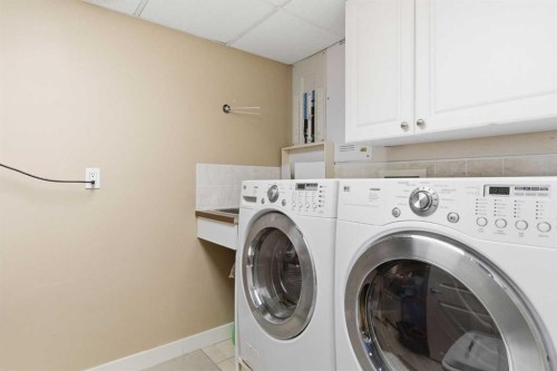 351 Queen Charlotte Road Se, Calgary, AB - Indoor Photo Showing Laundry Room