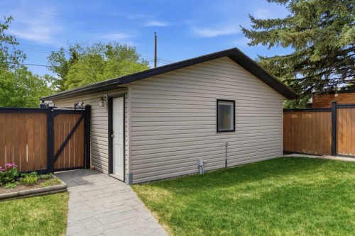 351 Queen Charlotte Road Se, Calgary, AB - Outdoor