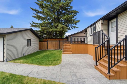 351 Queen Charlotte Road Se, Calgary, AB - Outdoor