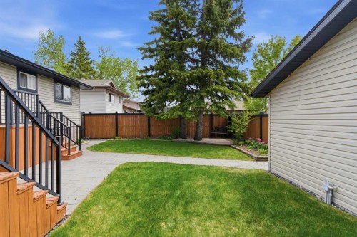351 Queen Charlotte Road Se, Calgary, AB - Outdoor With Exterior