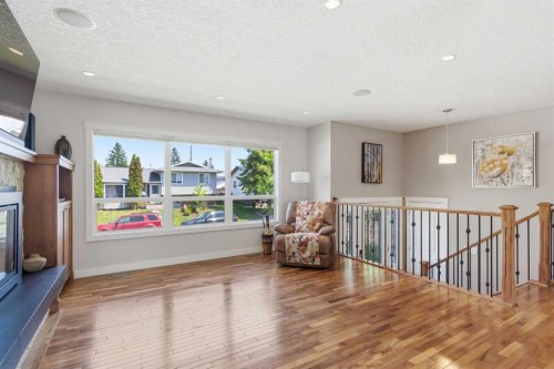 351 Queen Charlotte Road Se, Calgary, AB - Indoor Photo Showing Other Room