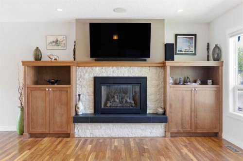 351 Queen Charlotte Road Se, Calgary, AB - Indoor Photo Showing Living Room With Fireplace