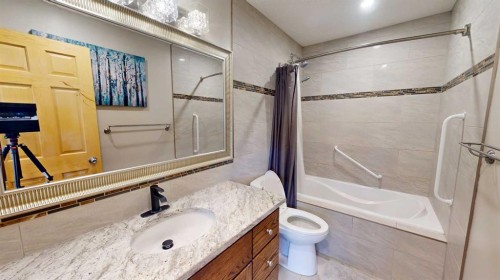117 Midcrest Crescent Se, Calgary, AB - Indoor Photo Showing Bathroom
