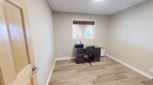 117 Midcrest Crescent Se, Calgary, AB - Indoor Photo Showing Other Room