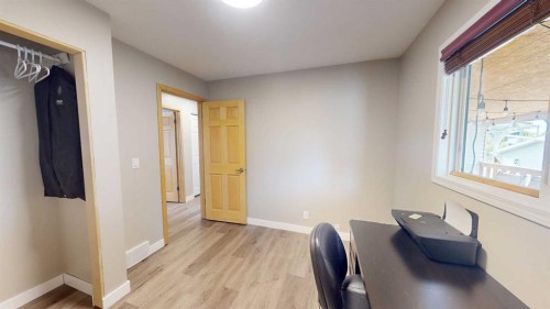 117 Midcrest Crescent Se, Calgary, AB - Indoor