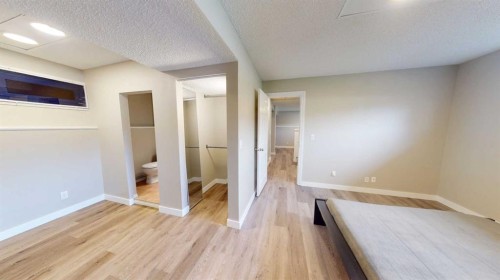117 Midcrest Crescent Se, Calgary, AB - Indoor Photo Showing Other Room