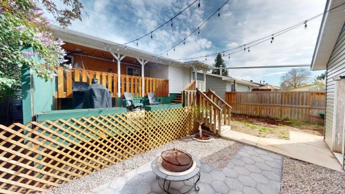 117 Midcrest Crescent Se, Calgary, AB - Outdoor With Deck Patio Veranda