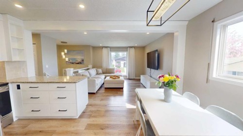 117 Midcrest Crescent Se, Calgary, AB - Indoor