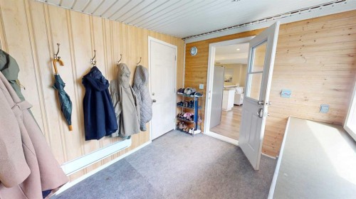 117 Midcrest Crescent Se, Calgary, AB - Indoor Photo Showing Other Room