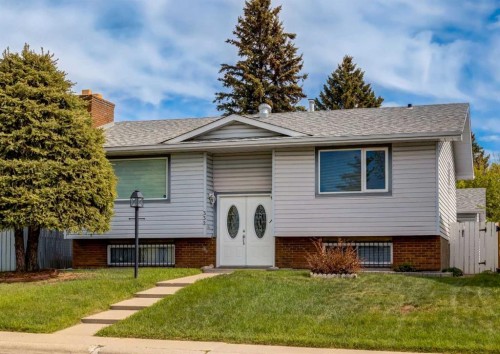 332 Pinemont Road Ne, Calgary, AB - Outdoor