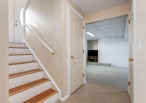 332 Pinemont Road Ne, Calgary, AB - Indoor Photo Showing Other Room
