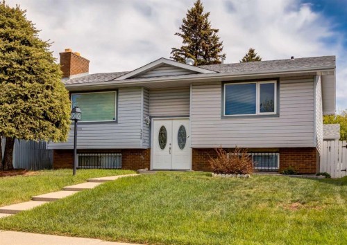 332 Pinemont Road Ne, Calgary, AB - Outdoor