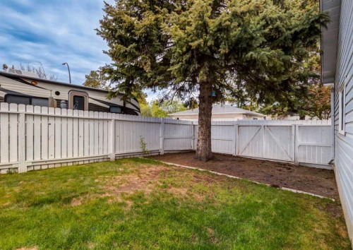 332 Pinemont Road Ne, Calgary, AB - Outdoor