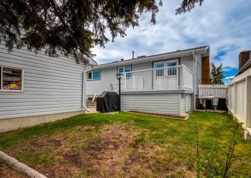 332 Pinemont Road Ne, Calgary, AB - Outdoor