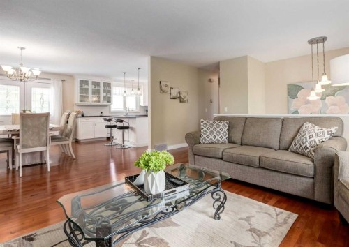 332 Pinemont Road Ne, Calgary, AB - Indoor Photo Showing Living Room