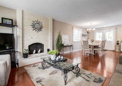332 Pinemont Road Ne, Calgary, AB - Indoor Photo Showing Living Room