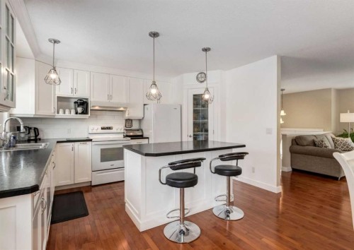 332 Pinemont Road Ne, Calgary, AB - Indoor Photo Showing Kitchen