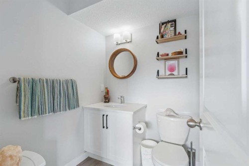 284 Canals Crossing Sw, Airdrie, AB - Indoor Photo Showing Bathroom