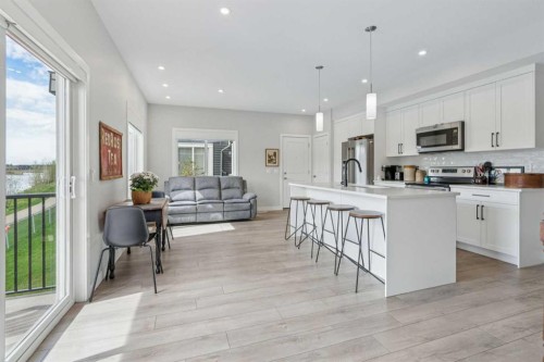 284 Canals Crossing Sw, Airdrie, AB - Indoor Photo Showing Kitchen With Upgraded Kitchen