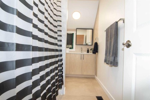 235 Avonburn Road Se, Calgary, AB - Indoor Photo Showing Other Room