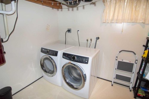 235 Avonburn Road Se, Calgary, AB - Indoor Photo Showing Laundry Room