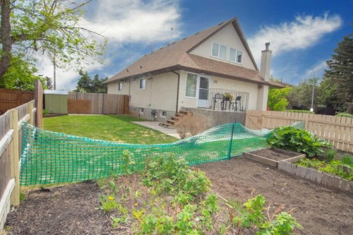 235 Avonburn Road Se, Calgary, AB - Outdoor