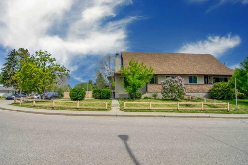 235 Avonburn Road Se, Calgary, AB - Outdoor