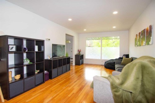 235 Avonburn Road Se, Calgary, AB - Indoor Photo Showing Living Room