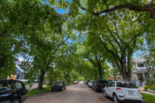 1733 13 Avenue Sw, Calgary, AB 