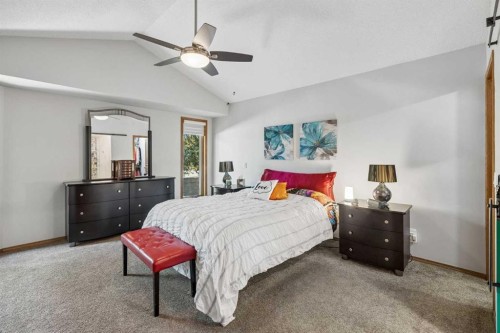 112 Oakbriar Close Sw, Calgary, AB - Indoor Photo Showing Bedroom