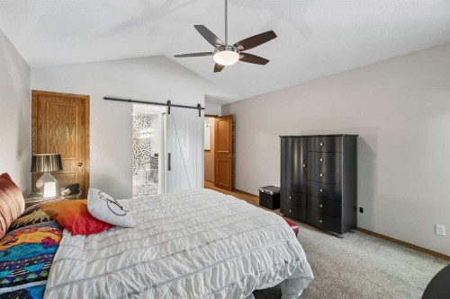 112 Oakbriar Close Sw, Calgary, AB - Indoor Photo Showing Bedroom